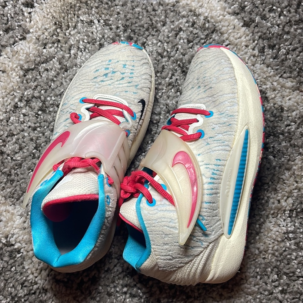 Great condition! KD 14 “Multi-Color” Size 7